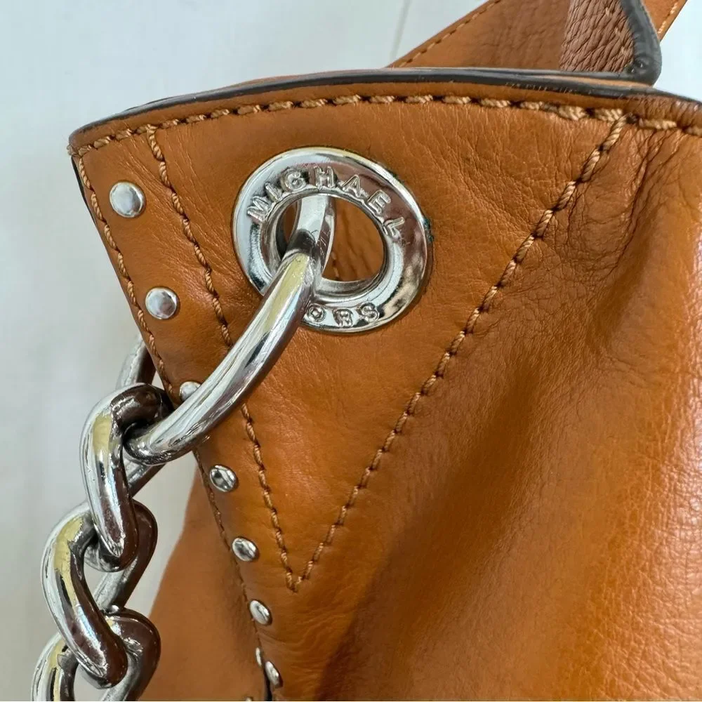 Michael Kors shoulder silver closure